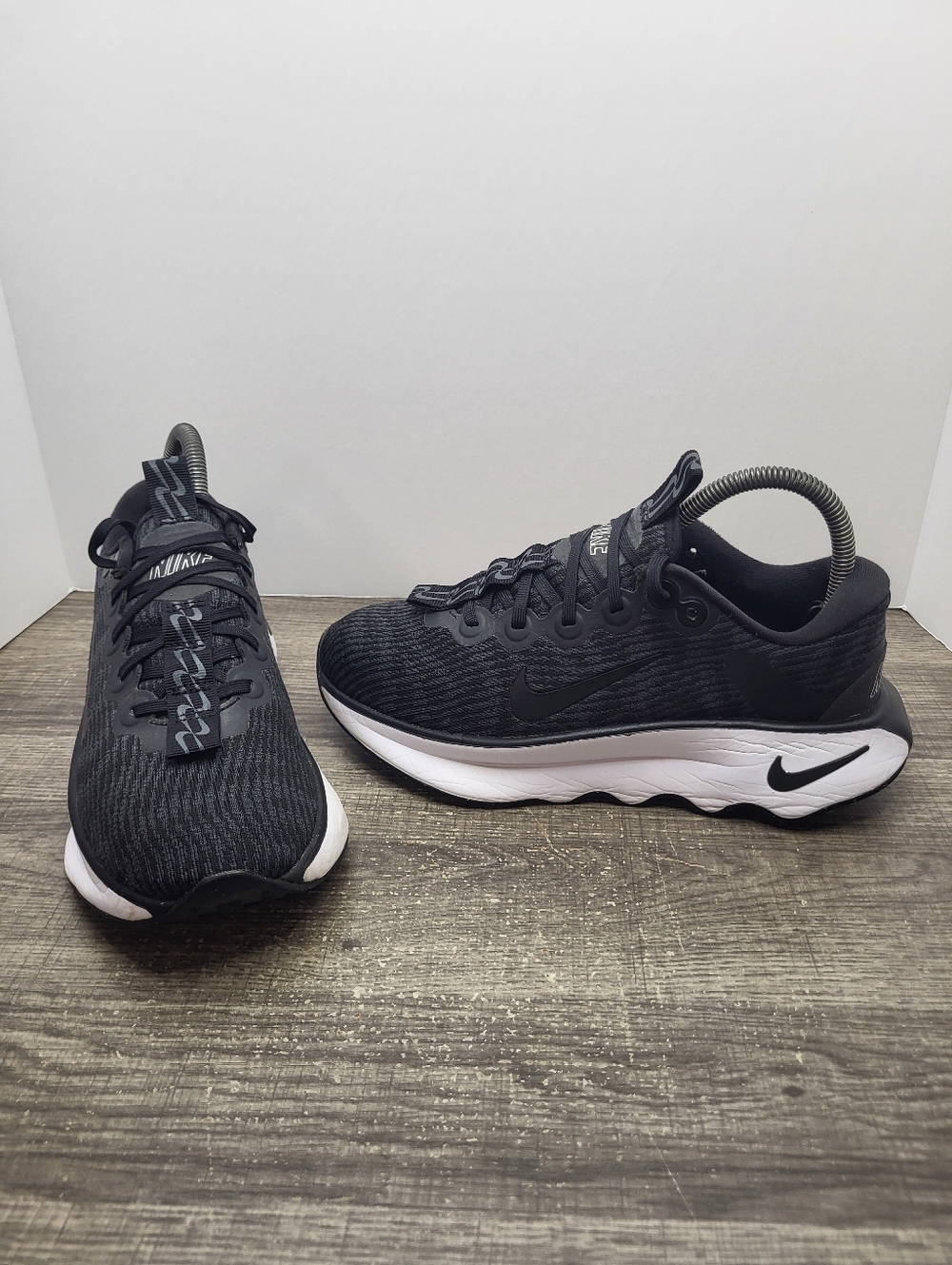 Nike Motiva Black Anthracite White Running Shoes DV1238-001 Women's Sz 7